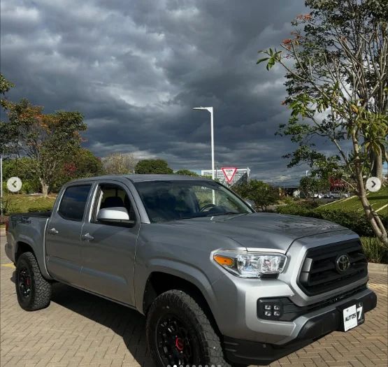 Toyota Tacoma SR5 - Image 4