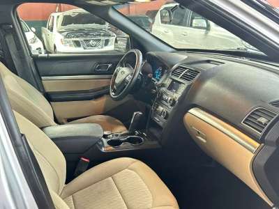 Ford Explorer - Image 6