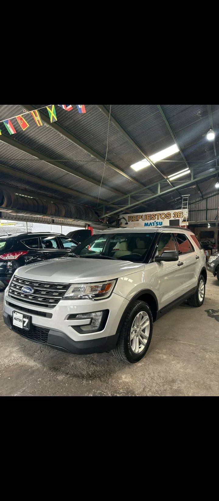 Ford Explorer - Image 10