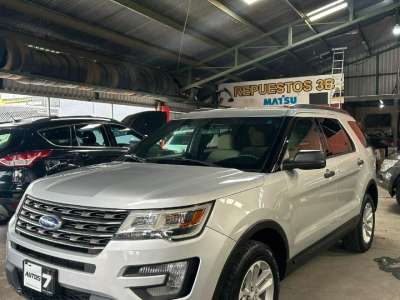 Ford Explorer - Image 10