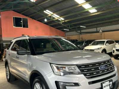 Ford Explorer - Image 11