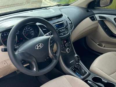 Hyundai Elantra - Image 8