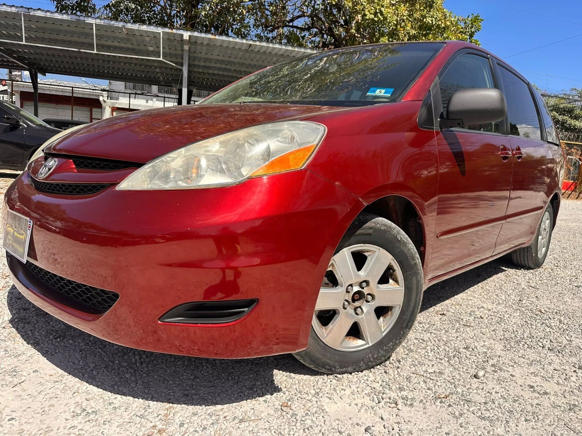 Toyota Sienna - Image 2