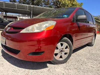 Toyota Sienna - Image 2