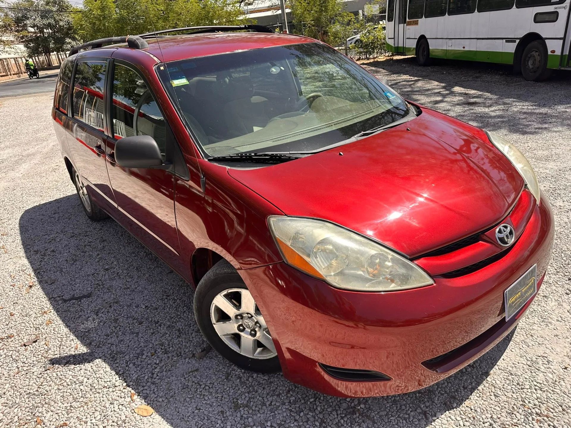 Toyota Sienna - Image 8