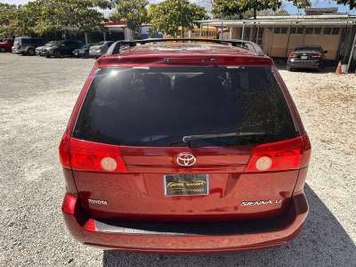 Toyota Sienna - Image 9