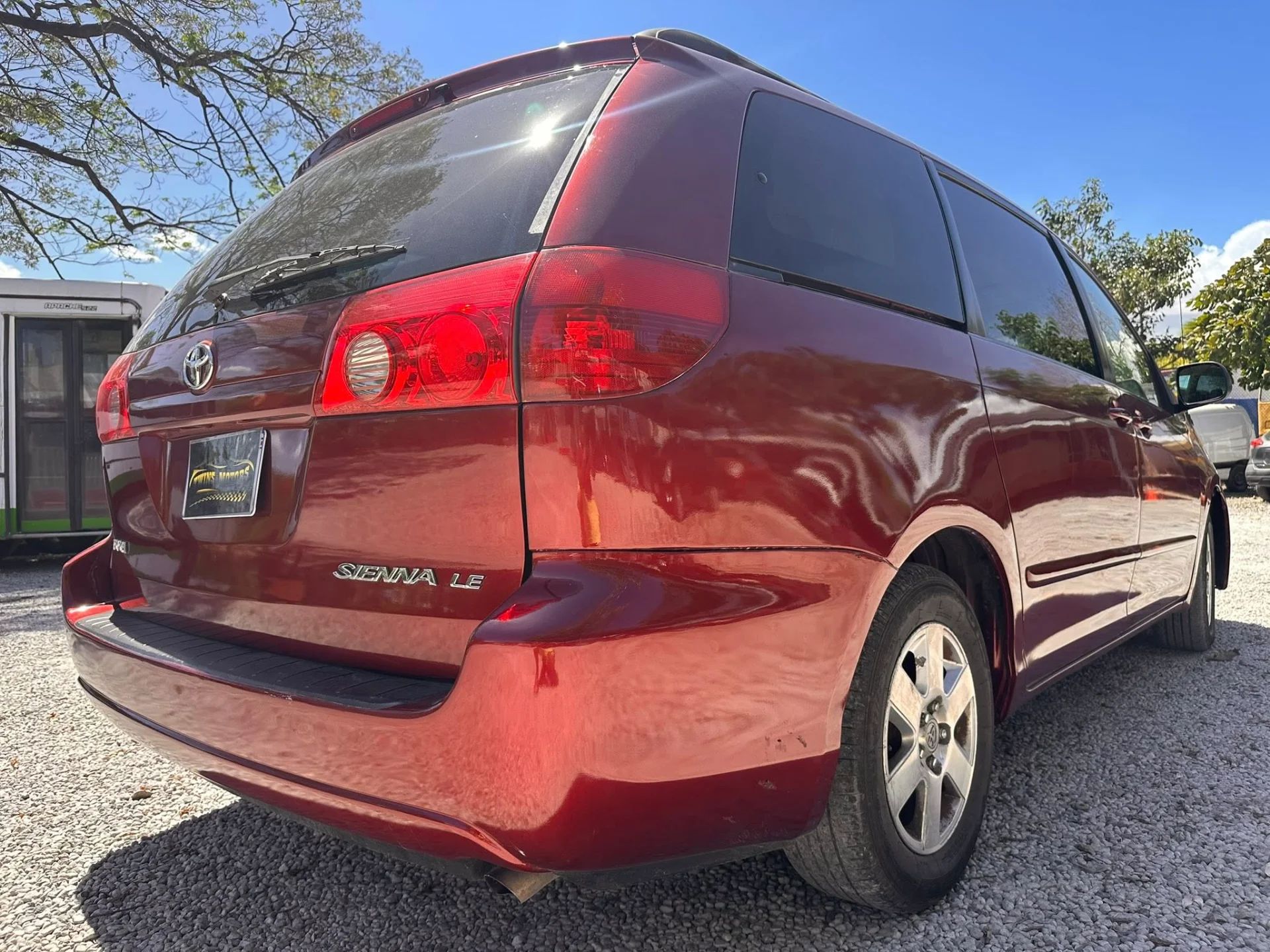 Toyota Sienna - Image 10