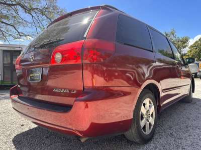 Toyota Sienna - Image 10