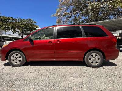 Toyota Sienna - Image 11