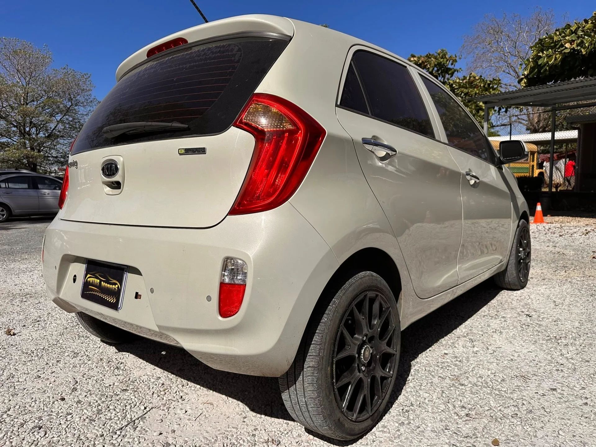 Kia Morning - Image 8