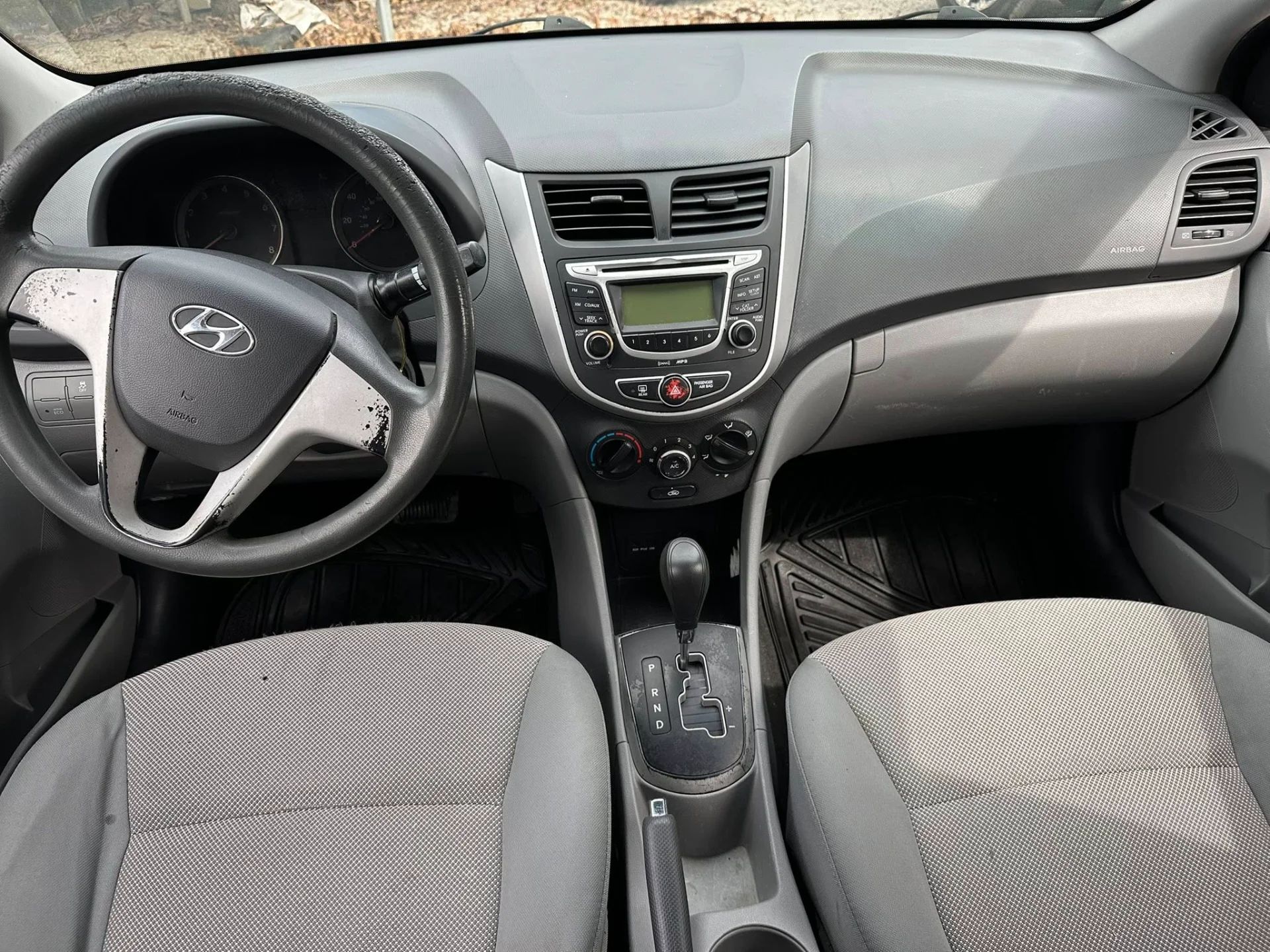 Hyundai Accent - Image 2