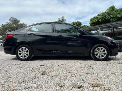 Hyundai Accent - Image 10
