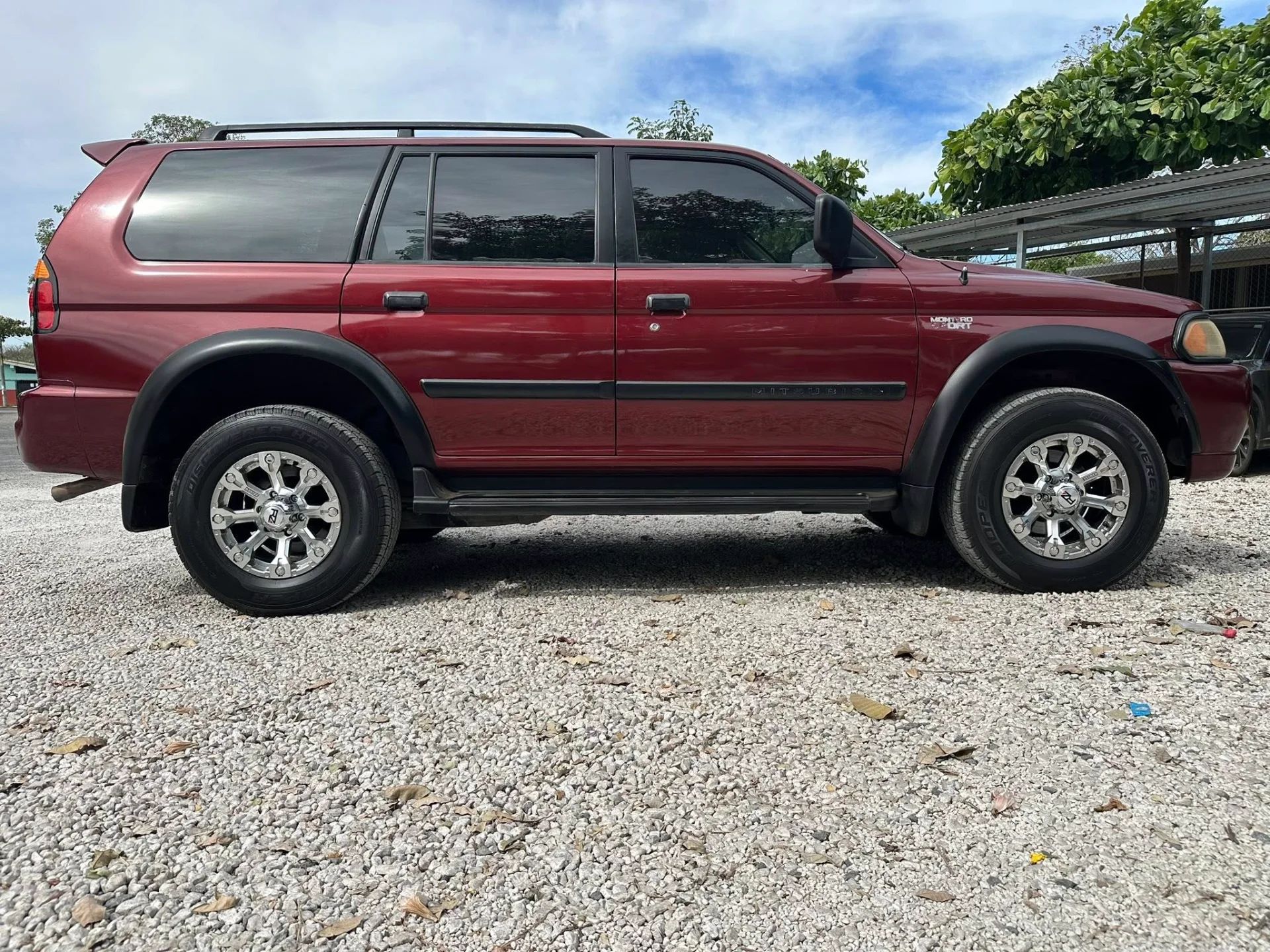 Mitsubishi Montero Sport - Image 1