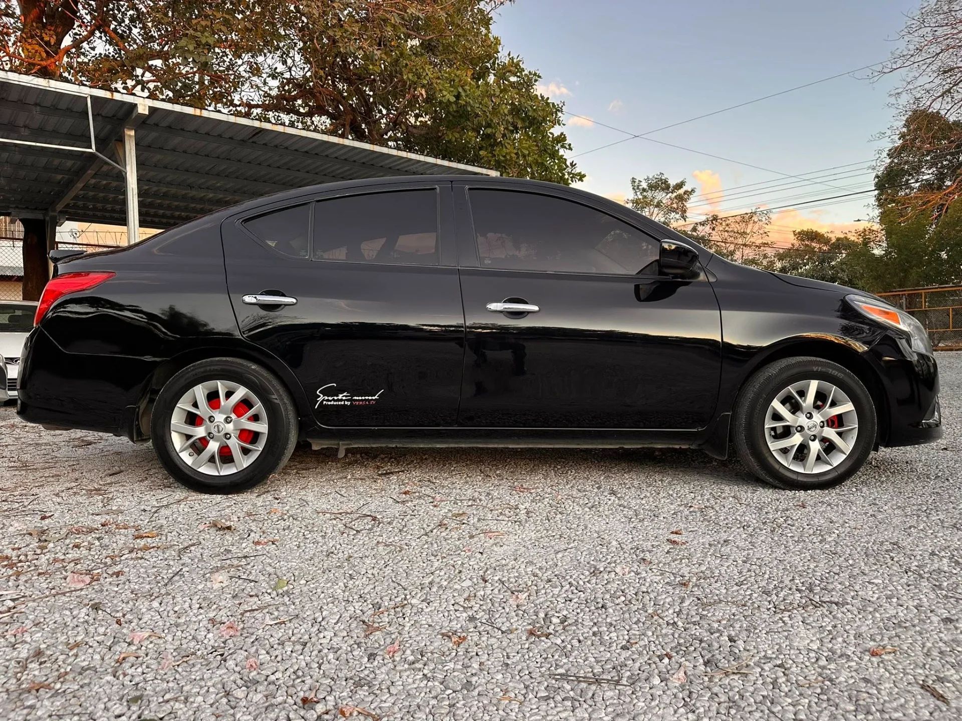Nissan Versa - Image 2