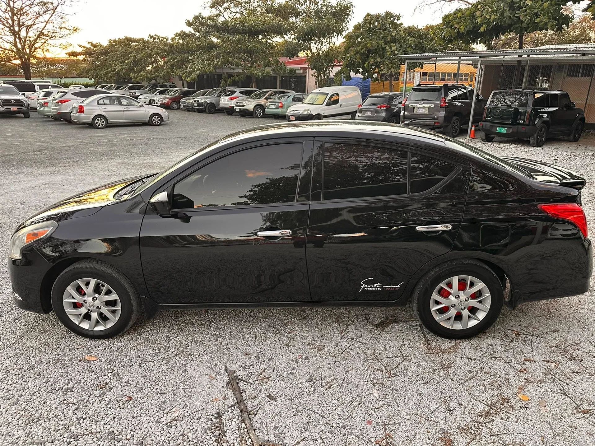 Nissan Versa - Image 5