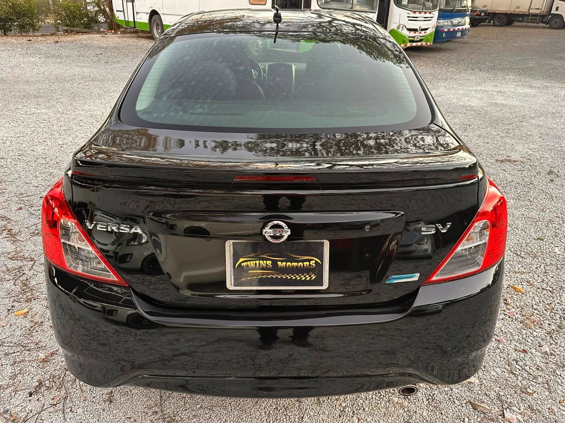 Nissan Versa - Image 6