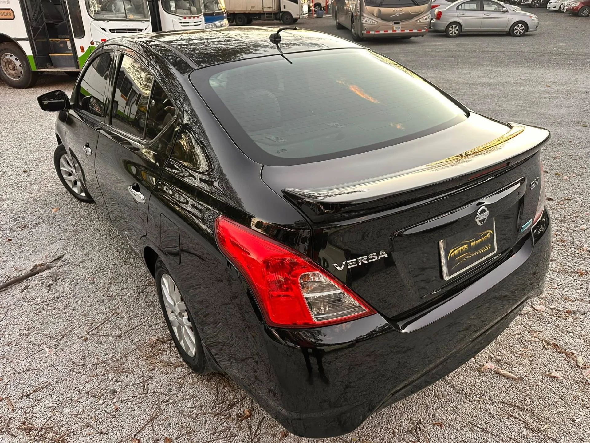 Nissan Versa - Image 8