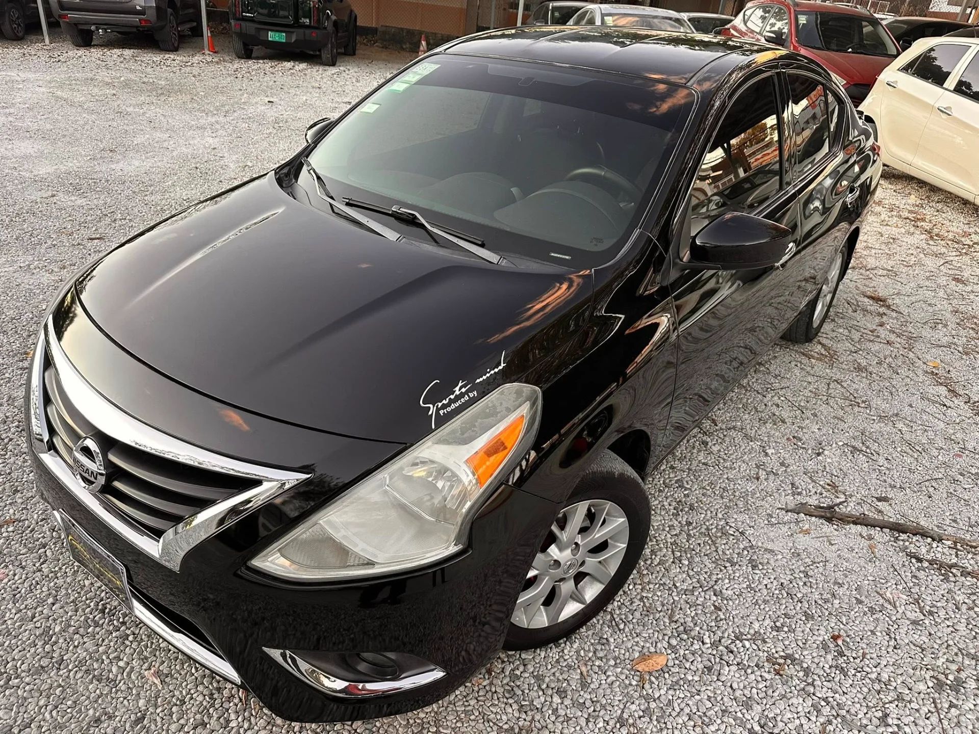 Nissan Versa - Image 10