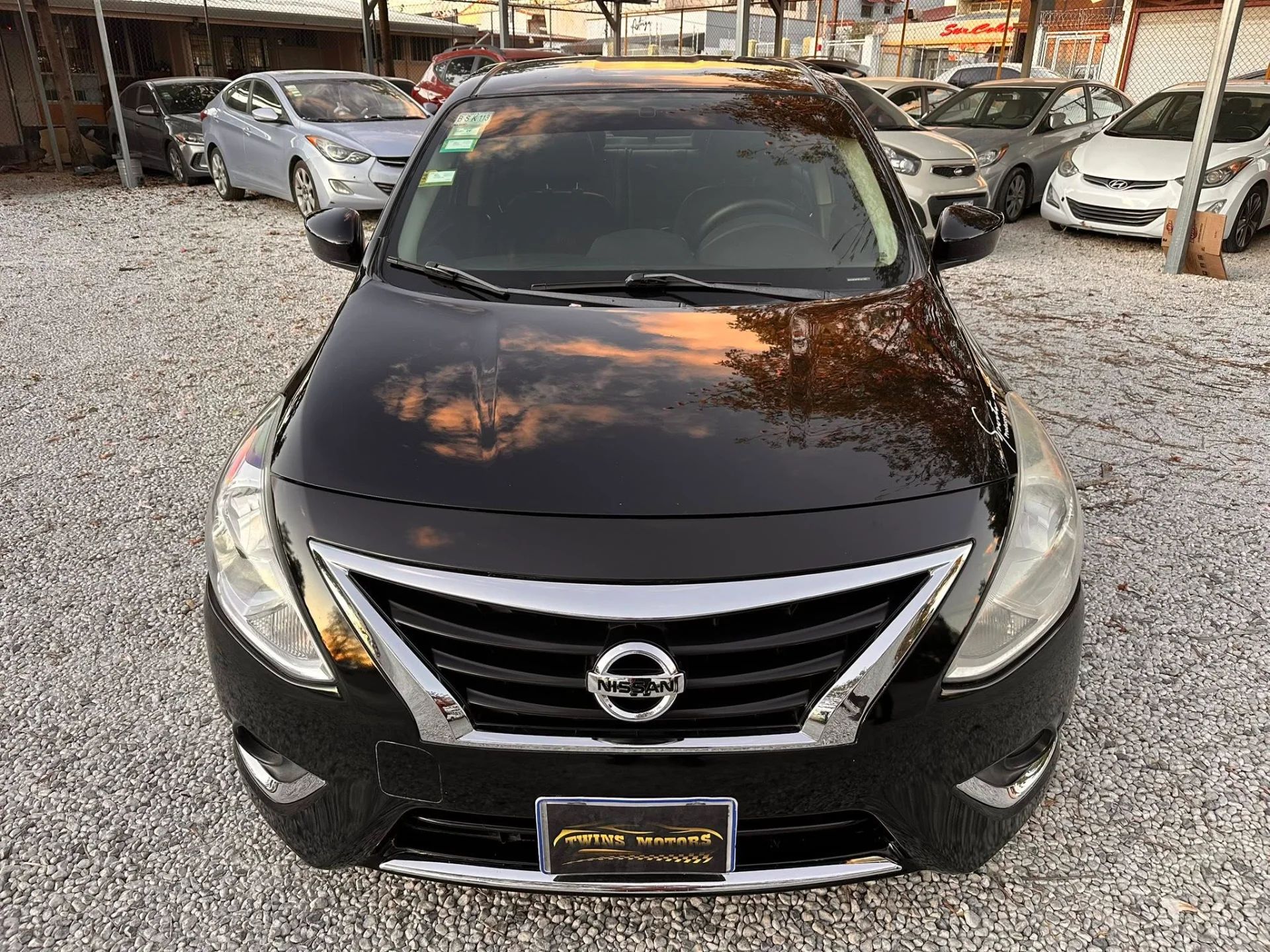 Nissan Versa - Image 11