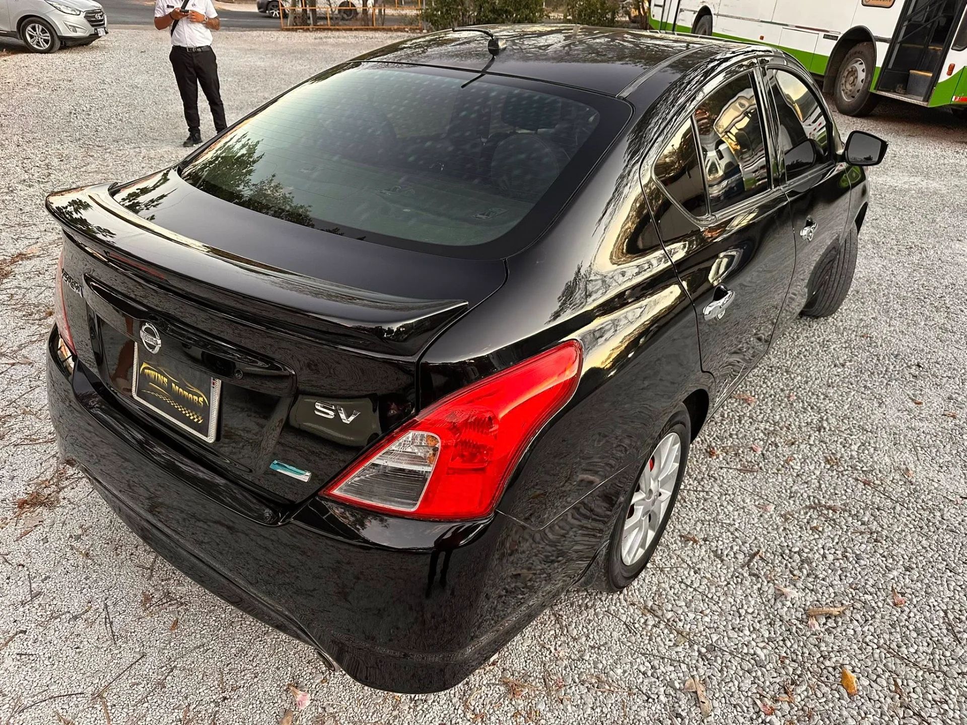 Nissan Versa - Image 12