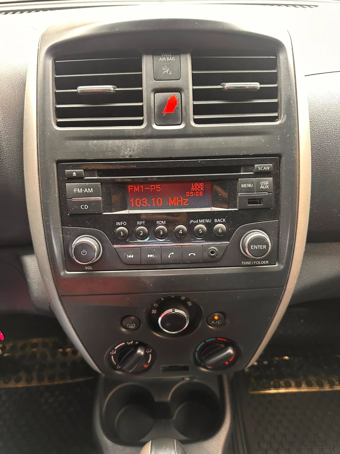 Nissan Versa - Image 13