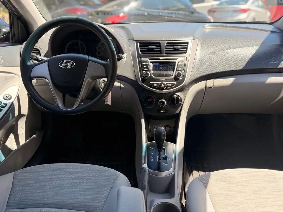 Hyundai Accent - Image 9