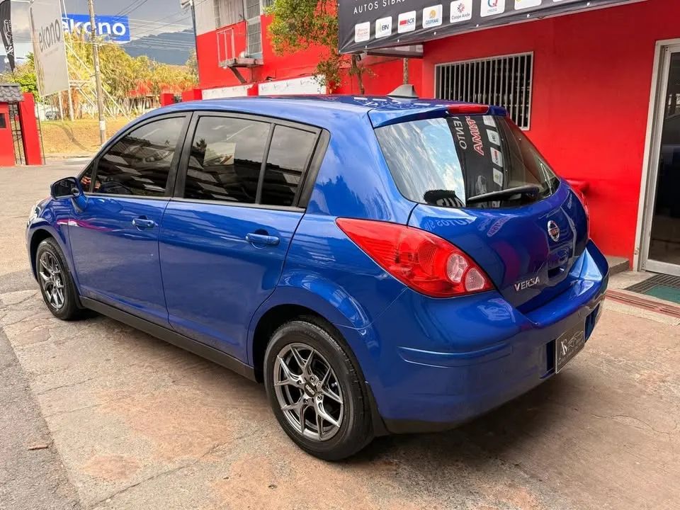 Nissan Versa - Image 5