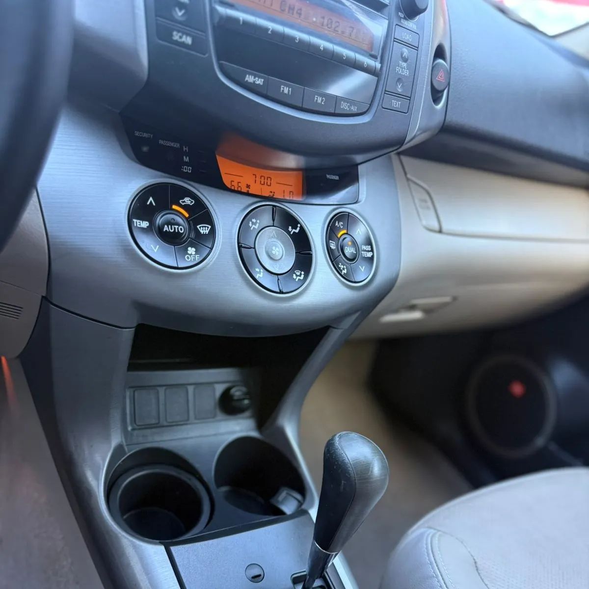 Toyota RAV4 - Image 5