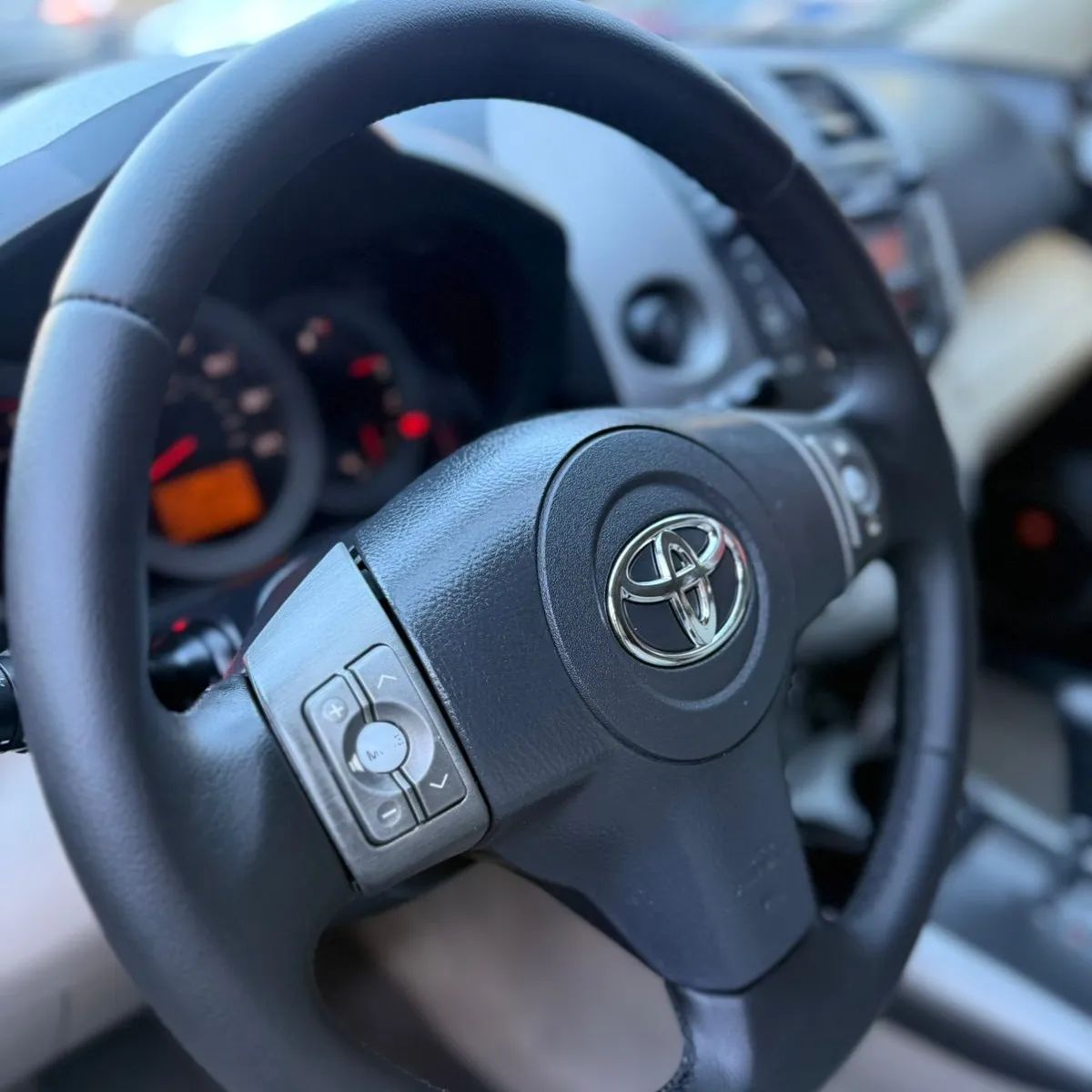 Toyota RAV4 - Image 8