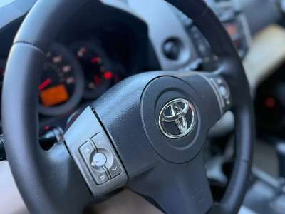 Toyota RAV4 - Image 8
