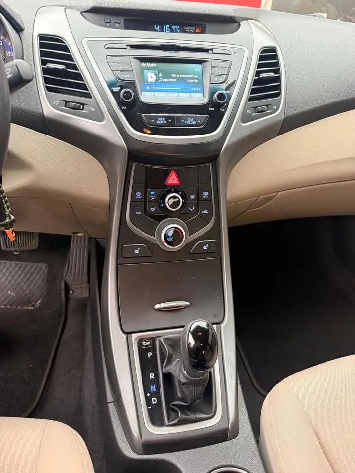 Hyundai Elantra - Image 10