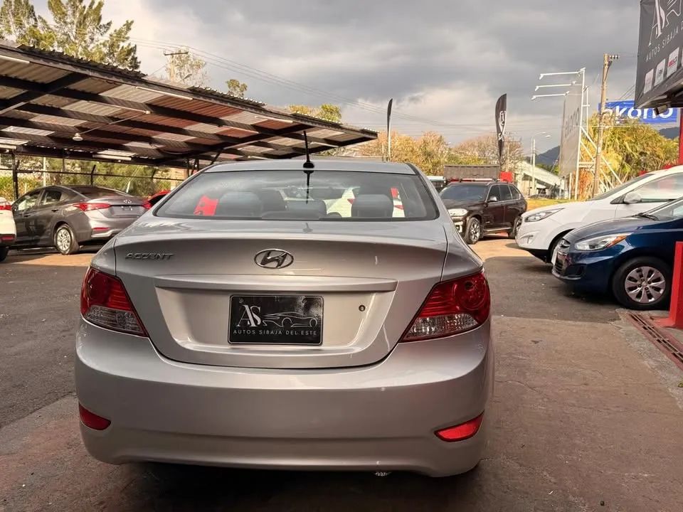 Hyundai Accent - Image 6