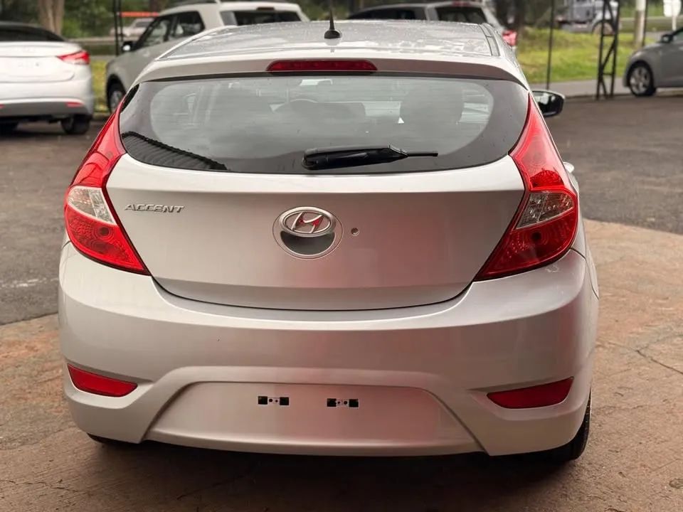Hyundai Accent HB - Image 2
