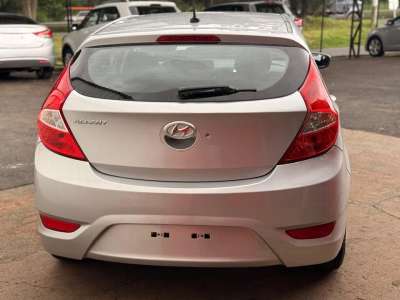 Hyundai Accent HB - Image 2