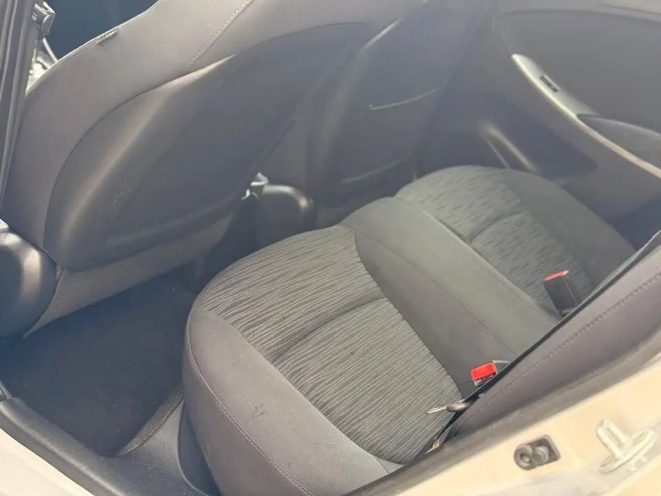Hyundai Accent HB - Image 7