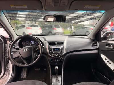 Hyundai Accent HB - Image 8