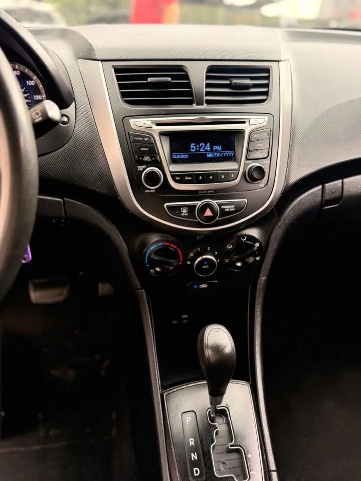 Hyundai Accent HB - Image 9