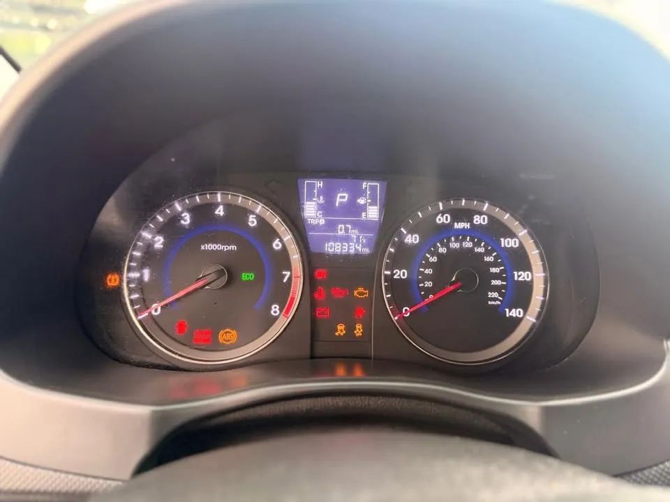 Hyundai Accent HB - Image 10