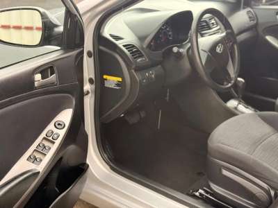 Hyundai Accent HB - Image 11