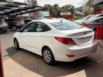 Hyundai Accent - Image 4