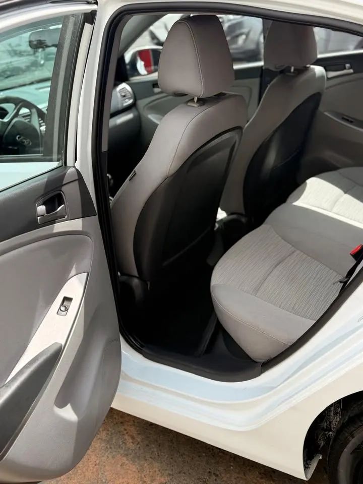 Hyundai Accent - Image 5
