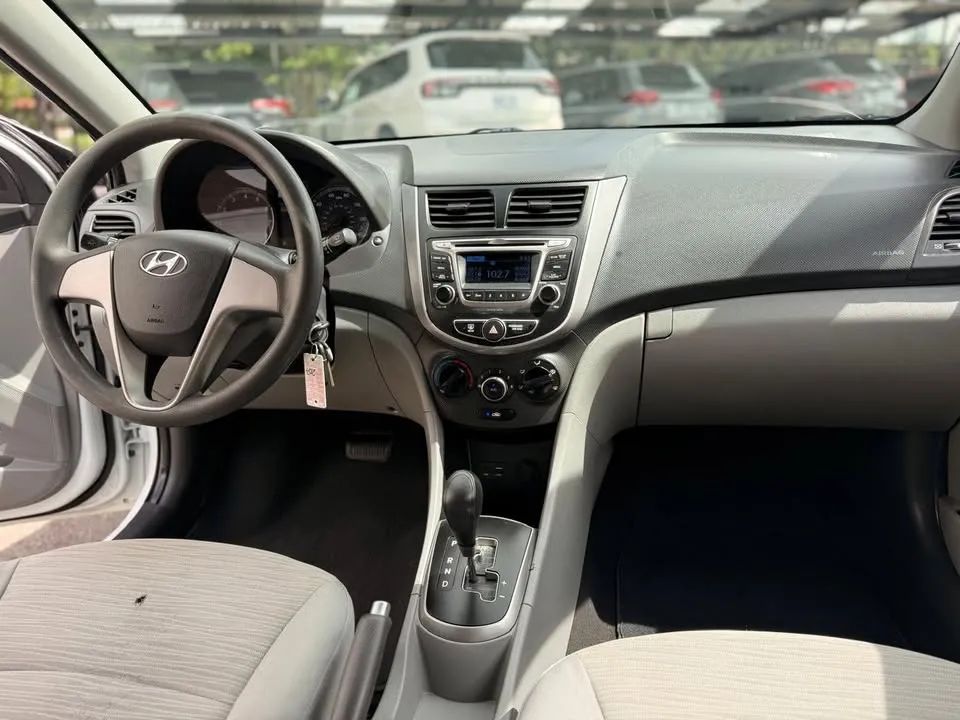 Hyundai Accent - Image 6