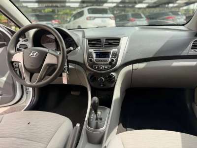 Hyundai Accent - Image 6