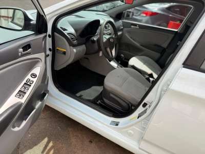 Hyundai Accent - Image 7