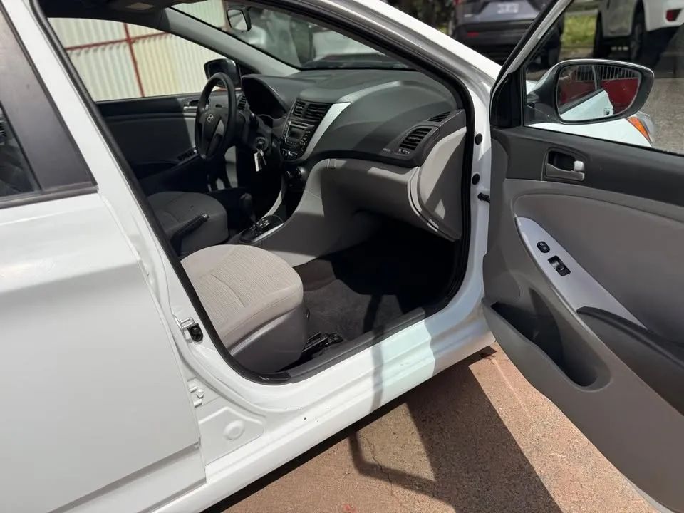 Hyundai Accent - Image 9