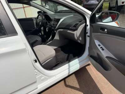 Hyundai Accent - Image 9