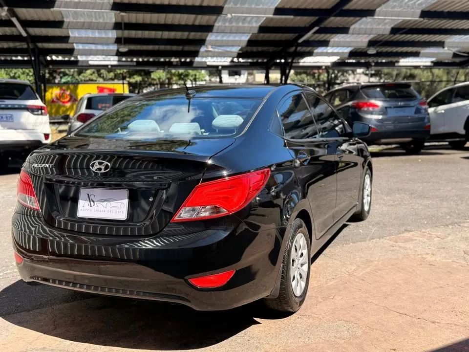 Hyundai Accent - Image 4