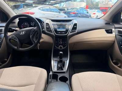 Hyundai Elantra - Image 9