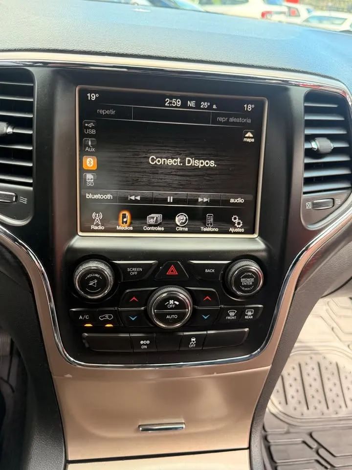 Jeep Grand Cherokee - Image 10