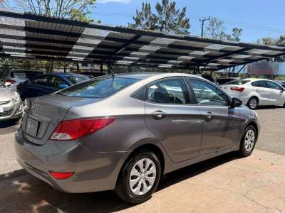 Hyundai Accent - Image 4